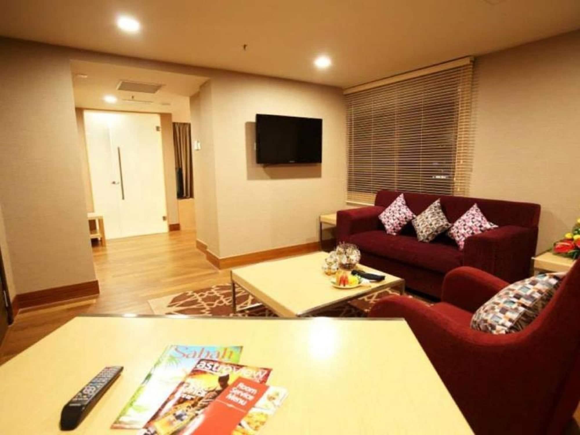 Raia Hotel Kota Kinabalu Hotel 3*