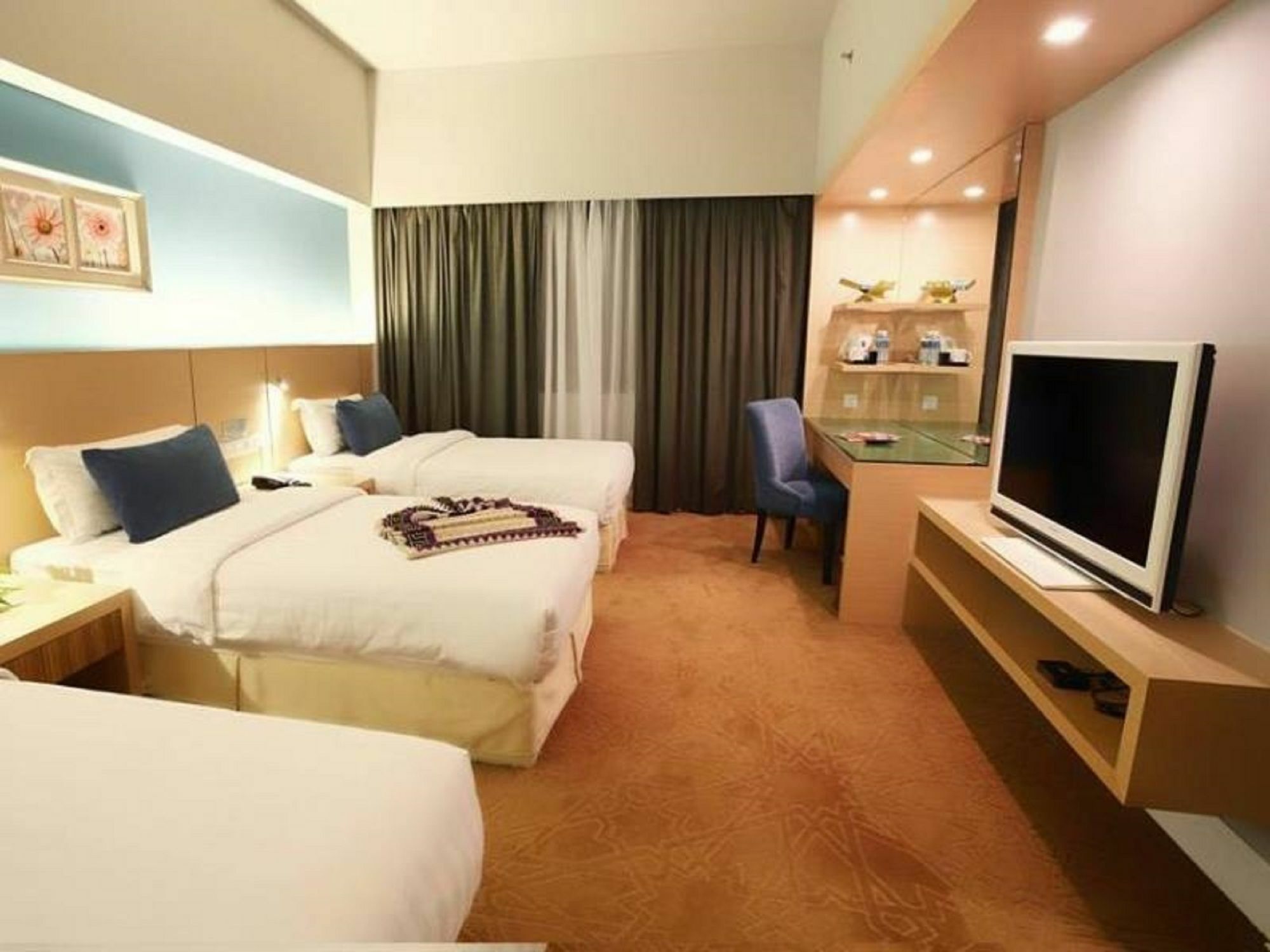 Raia Hotel Kota Kinabalu 3*