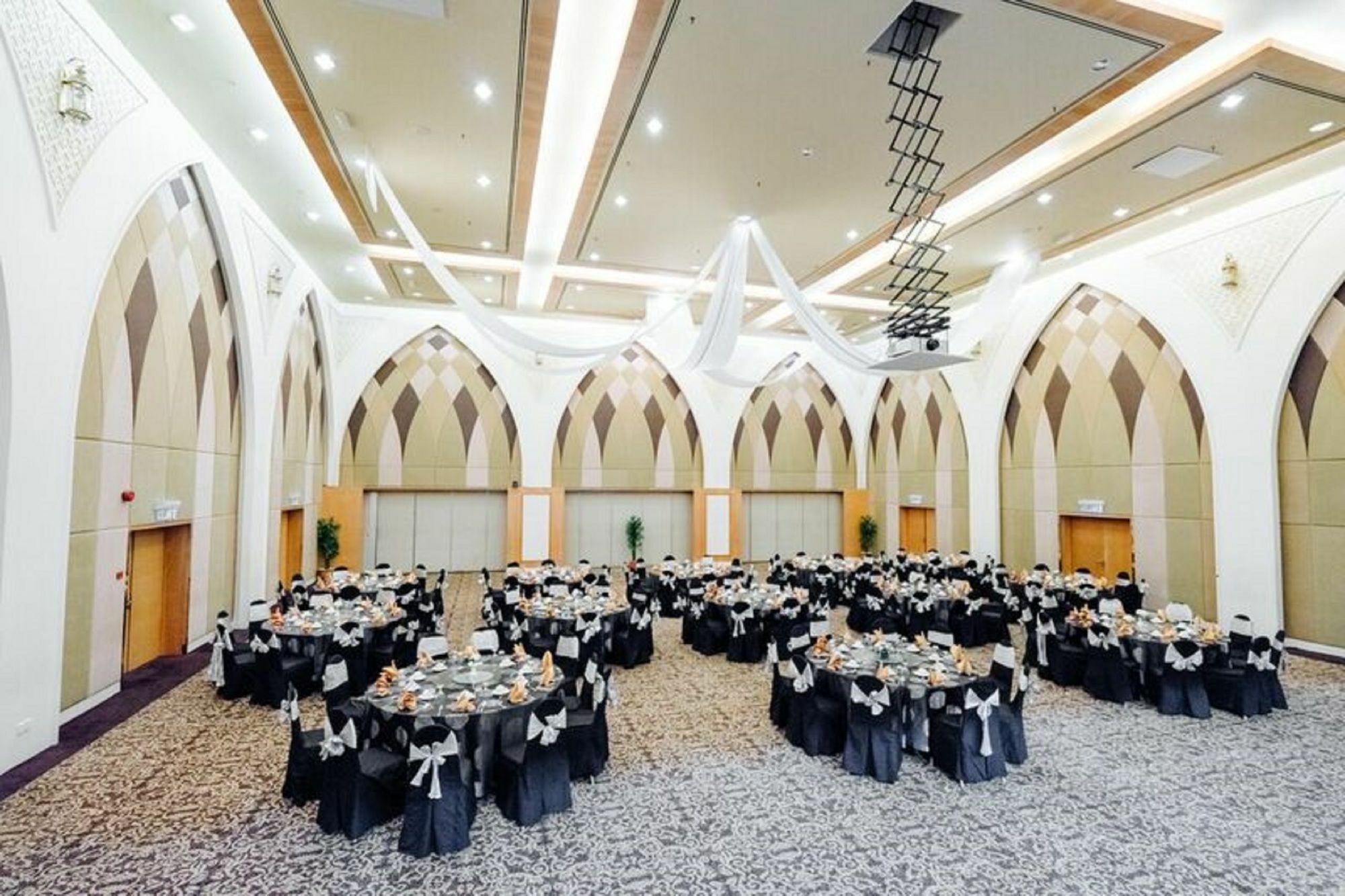 Raia Hotel Kota Kinabalu Hotel 3*