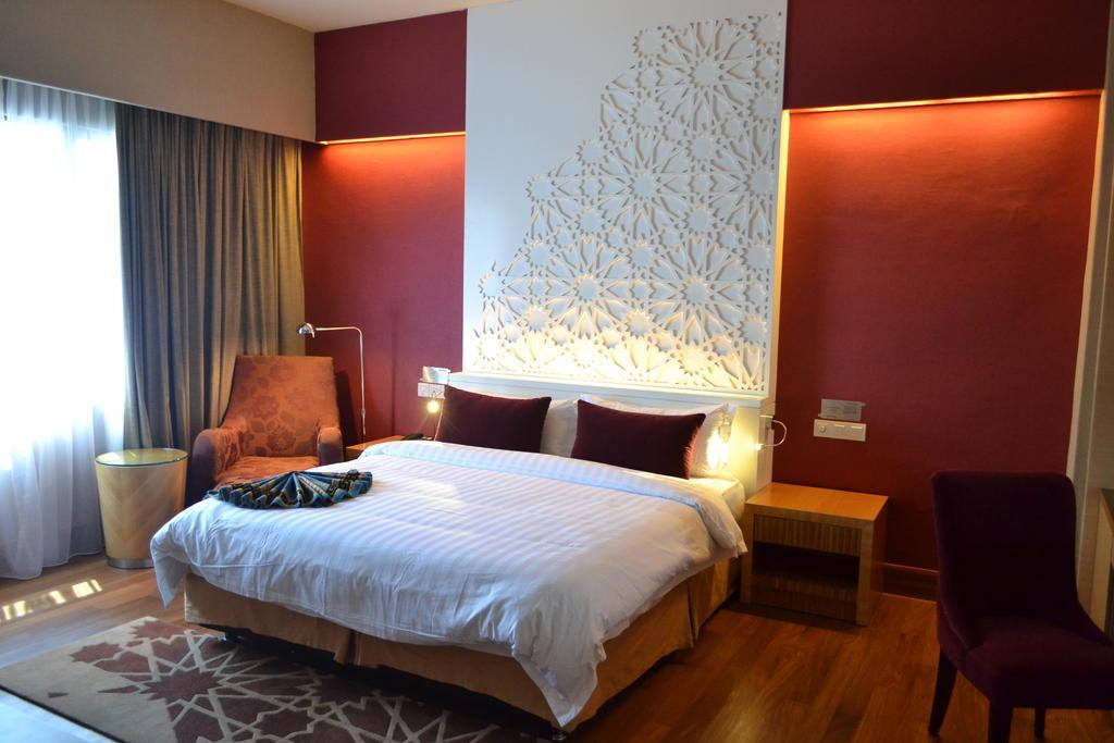 Raia Hotel 3*