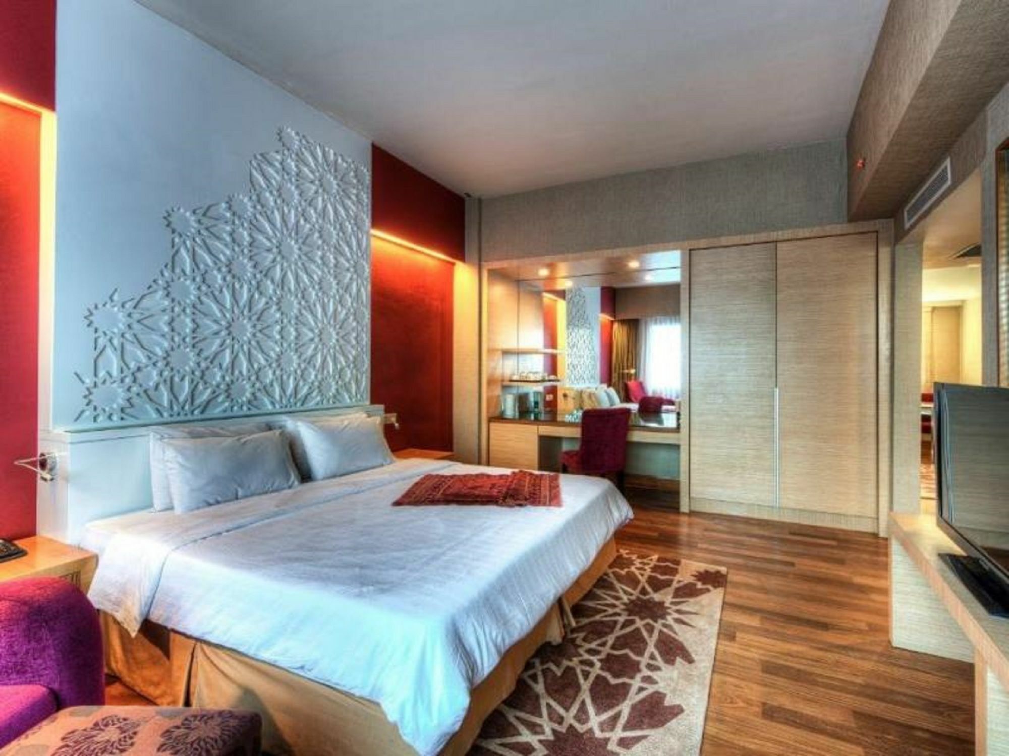 Raia Hotel 3*